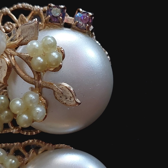 Unsigned Miriam Haskell Vintage Faux Pearl AB Goldtone Floral Earrings - Picture 7 of 14